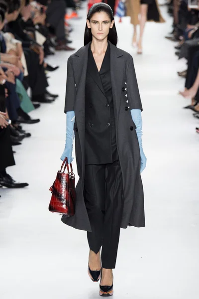 Look 3